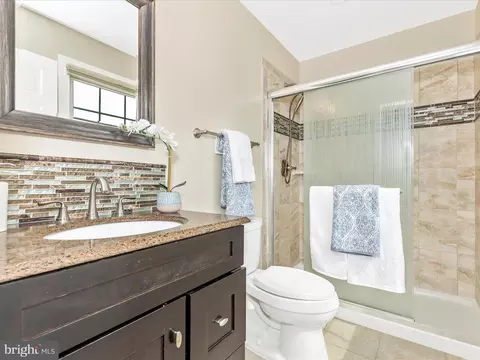 Bath - 7094 Autumn Leaf Ln, Frederick, MD 21702 photo 2 of 4