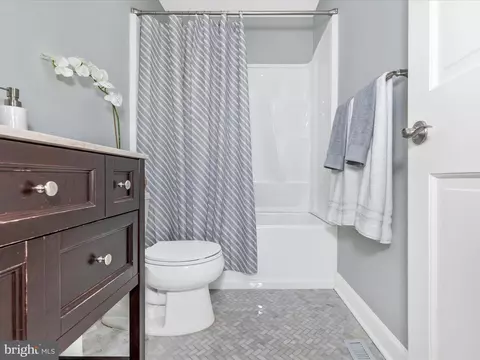 Bath - 7094 Autumn Leaf Ln, Frederick, MD 21702 photo 3 of 4