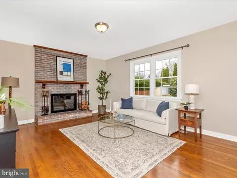 Living - 7094 Autumn Leaf Ln, Frederick, MD 21702 photo 3 of 3