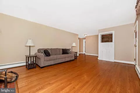 Living - 509 E Main St, Middletown, MD 21769 photo 4 of 5