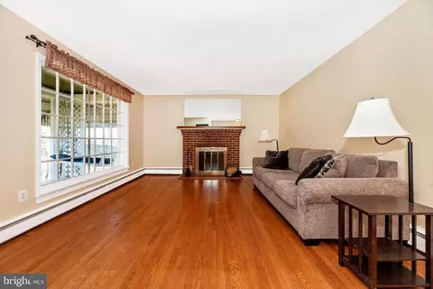 Living - 509 E Main St, Middletown, MD 21769 photo 2 of 5