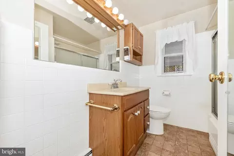 Bath - 509 E Main St, Middletown, MD 21769 photo 1 of 1
