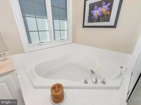 Bath - 3642 Sprigg Street South St, Frederick, MD 21704 photo 4 of 6
