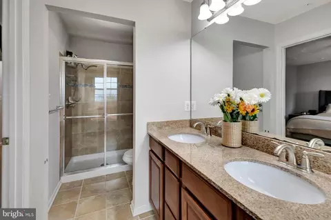 Bath - 2063 Spring Run Cir, Frederick, MD 21702 photo 2 of 3