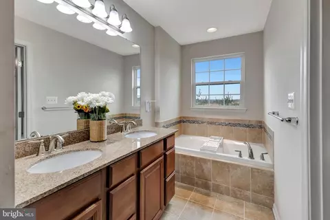Entry Way - 2063 Spring Run Cir, Frederick, MD 21702 photo 3 of 4