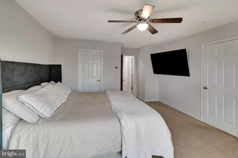 Bedroom - 2063 Spring Run Cir, Frederick, MD 21702 photo 4 of 6
