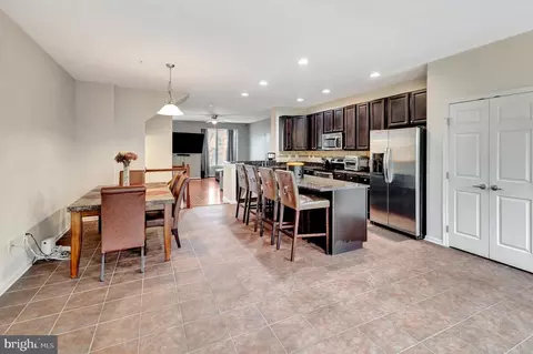 Entry Way - 2063 Spring Run Cir, Frederick, MD 21702 photo 2 of 4