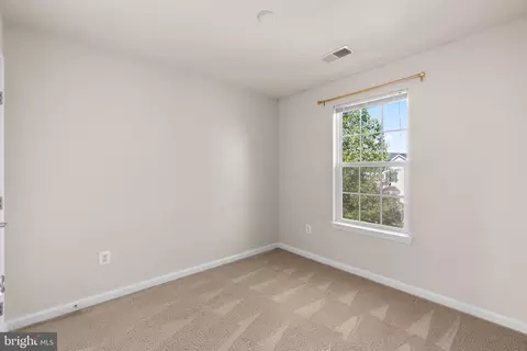 Bedroom - 2061 Spring Run Cir, Frederick, MD 21702 photo 6 of 7