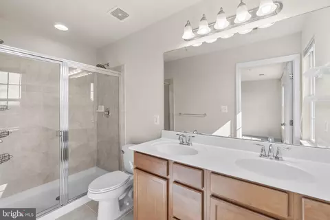 Bath - 2061 Spring Run Cir, Frederick, MD 21702 photo 1 of 2