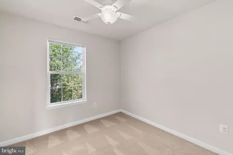 Bedroom - 2061 Spring Run Cir, Frederick, MD 21702 photo 4 of 7