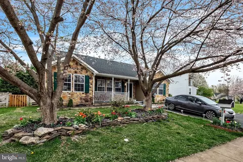 812 Aztec Dr, Frederick, MD 21701