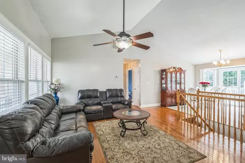 Entry Way - 812 Aztec Dr, Frederick, MD 21701 photo 2 of 3