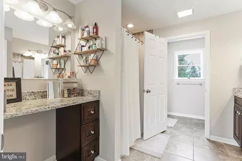 Bath - 3234 Bidle Rd, Middletown, MD 21769 photo 2 of 7