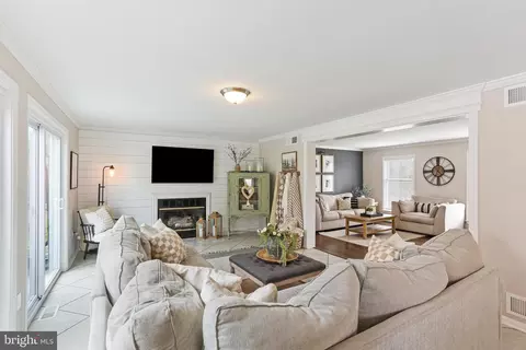 Living - 3234 Bidle Rd, Middletown, MD 21769 photo 2 of 2