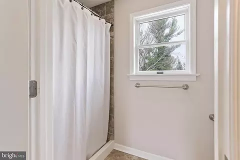 Bath - 3234 Bidle Rd, Middletown, MD 21769 photo 4 of 7