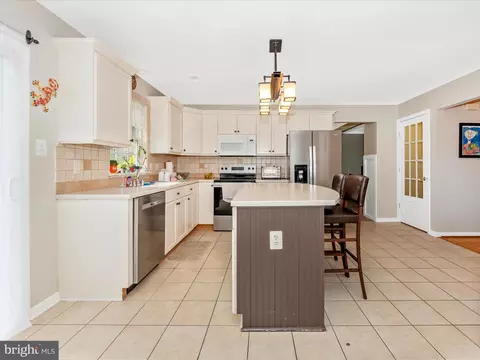 Kitchen - 2233 W Greenleaf Dr, Frederick, MD 21702 photo 4 of 9