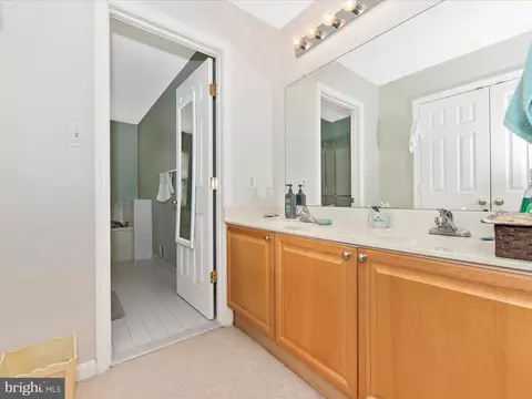 Bath - 2233 W Greenleaf Dr, Frederick, MD 21702 photo 2 of 5