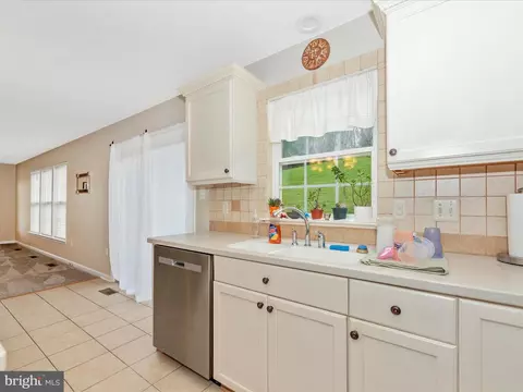Kitchen - 2233 W Greenleaf Dr, Frederick, MD 21702 photo 8 of 9