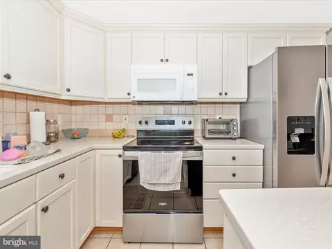Kitchen - 2233 W Greenleaf Dr, Frederick, MD 21702 photo 7 of 9