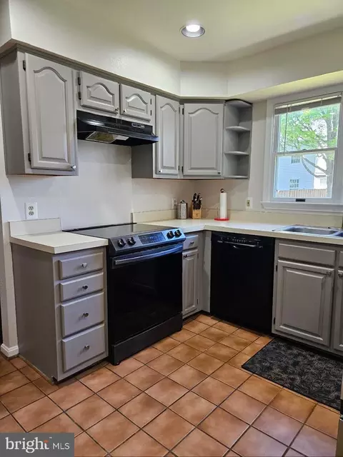 Kitchen - 591 Winterspice Dr, Frederick, MD 21703 photo 2 of 4