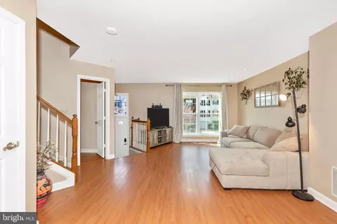 6069 Flagstone Ct, Frederick, MD 21701 photo 2