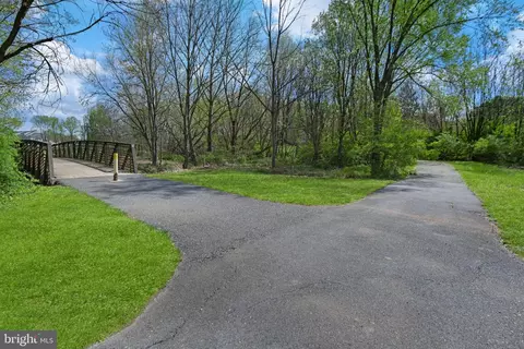Exterior - 2024 Sumner Dr, Frederick, MD 21702 photo 5 of 5