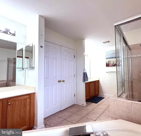 Bath - 1915 Moran Dr, Frederick, MD 21702 photo 7 of 9