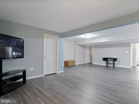 Living - 1915 Moran Dr, Frederick, MD 21702 photo 7 of 9