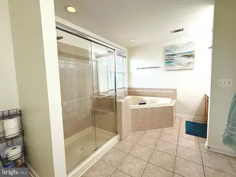 Bath - 1915 Moran Dr, Frederick, MD 21702 photo 3 of 9