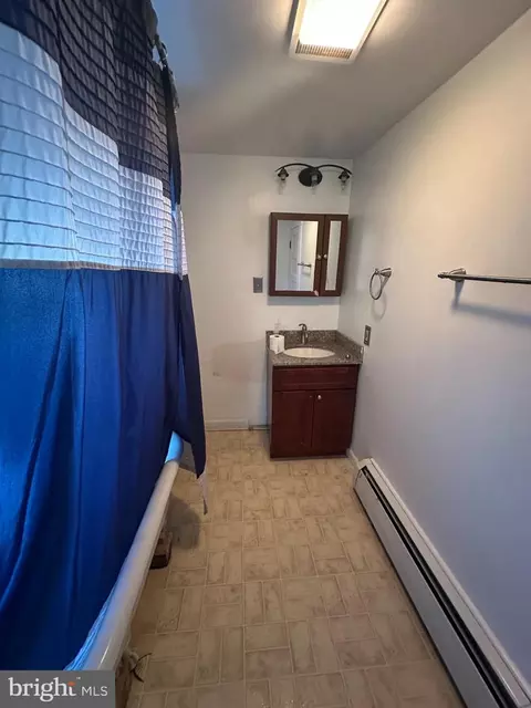 Bath - 7 E Moser Rd, Thurmont, MD 21788 photo 1 of 3
