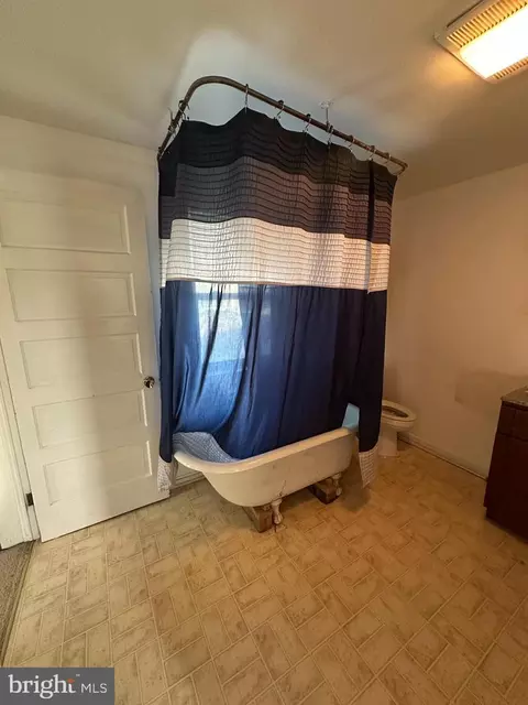 Bath - 7 E Moser Rd, Thurmont, MD 21788 photo 3 of 3