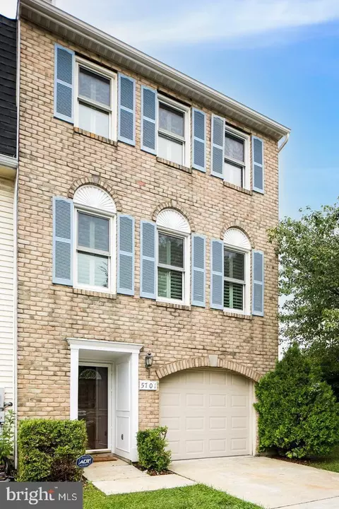 5701 Chase Ct, Frederick, MD 21703 photo 2