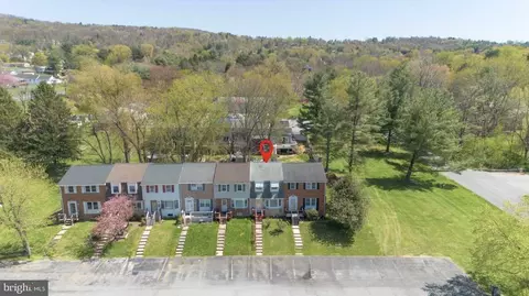7303 W Springbrook Ct, Middletown, MD 21769 photo 2