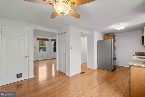 Entry Way - 1724 Heather Ln, Frederick, MD 21702 photo 2 of 4