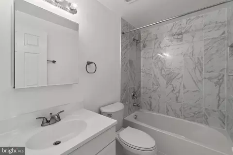 Bath - 1724 Heather Ln, Frederick, MD 21702 photo 1 of 1