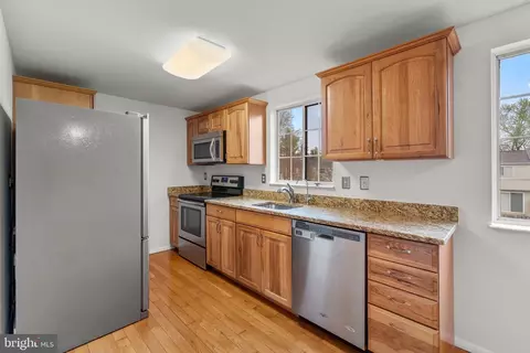 Kitchen - 1724 Heather Ln, Frederick, MD 21702 photo 2 of 3