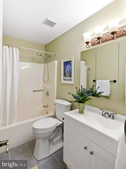 Bath - 5673 Crabapple Dr, Frederick, MD 21703 photo 2 of 7