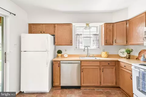 Kitchen - 5673 Crabapple Dr, Frederick, MD 21703 photo 3 of 7