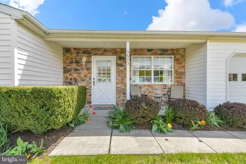 Exterior - 5673 Crabapple Dr, Frederick, MD 21703 photo 2 of 9