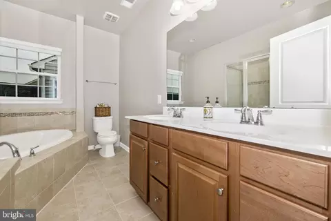 Bath - 1912 Regiment Way, Frederick, MD 21702 photo 2 of 3