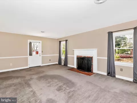 7925 Longmeadow Dr, Frederick, MD 21701 photo 5