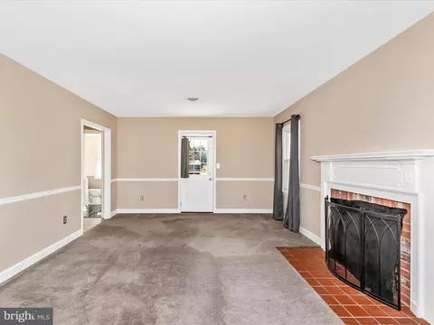 7925 Longmeadow Dr, Frederick, MD 21701 photo 6