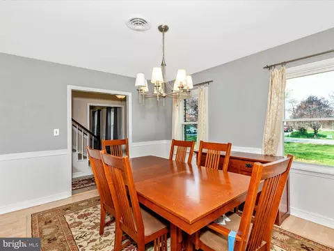 7925 Longmeadow Dr, Frederick, MD 21701 photo 10