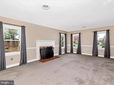 7925 Longmeadow Dr, Frederick, MD 21701 photo 8