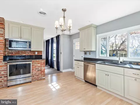 7925 Longmeadow Dr, Frederick, MD 21701 photo 14