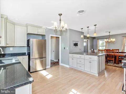 7925 Longmeadow Dr, Frederick, MD 21701 photo 17