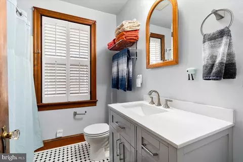 Bath - 623 Wilson Pl, Frederick, MD 21702 photo 3 of 3