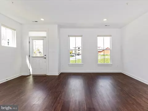 Living - 400 Waverley Dr, Frederick, MD 21702 photo 5 of 8