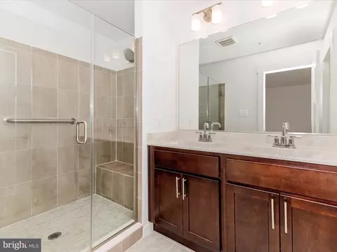 Bath - 400 Waverley Dr, Frederick, MD 21702 photo 1 of 7