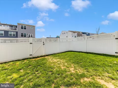 Exterior - 400 Waverley Dr, Frederick, MD 21702 photo 11 of 13